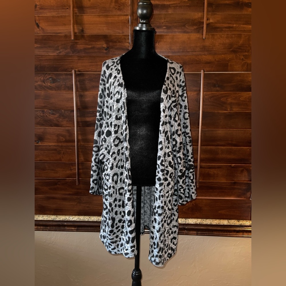 Lovely J black and gray knit 3/4 sleeve cardigan like new 1X no pockets